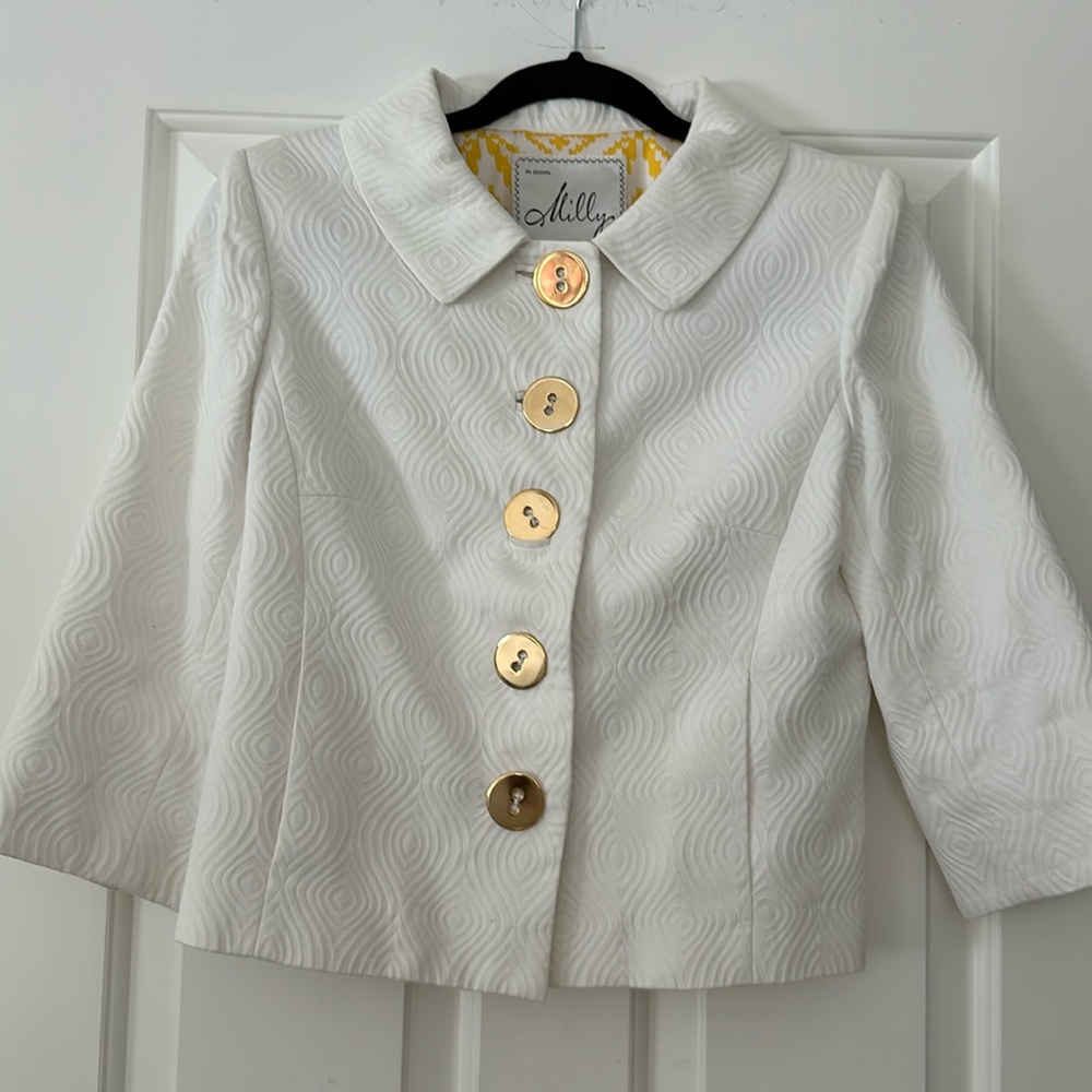 Classic white three-quarter jacket with beautiful large gold buttons